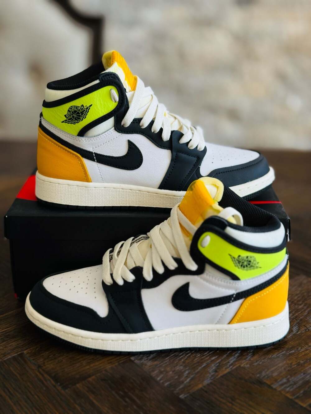 Nike Air Jordan 1 Retro High OG 'Volt Gold'  Size 5Y / 6.5 women’s 575441-118